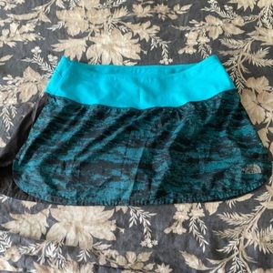 The North Face skort. (Like New)